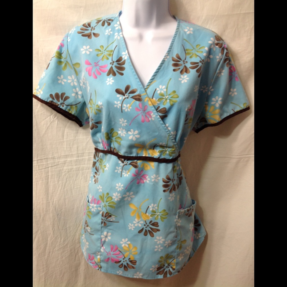 Women's size Medium stenciled flower scrub top